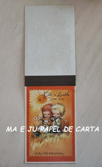 MENININHAS CUTE ‘N’ LOVABLE CONJUNTO IMPORTADO = CAPA + PAPEL – MEN597 - Imagem 3
